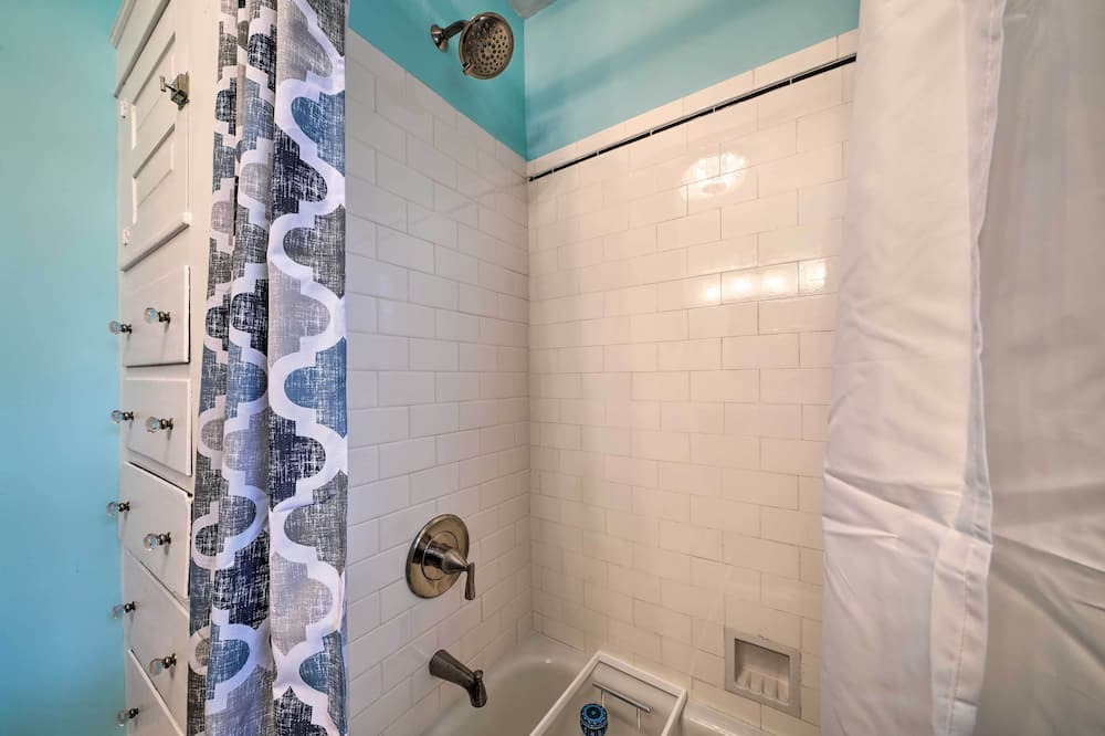 Photo of Bathroom in North Lima