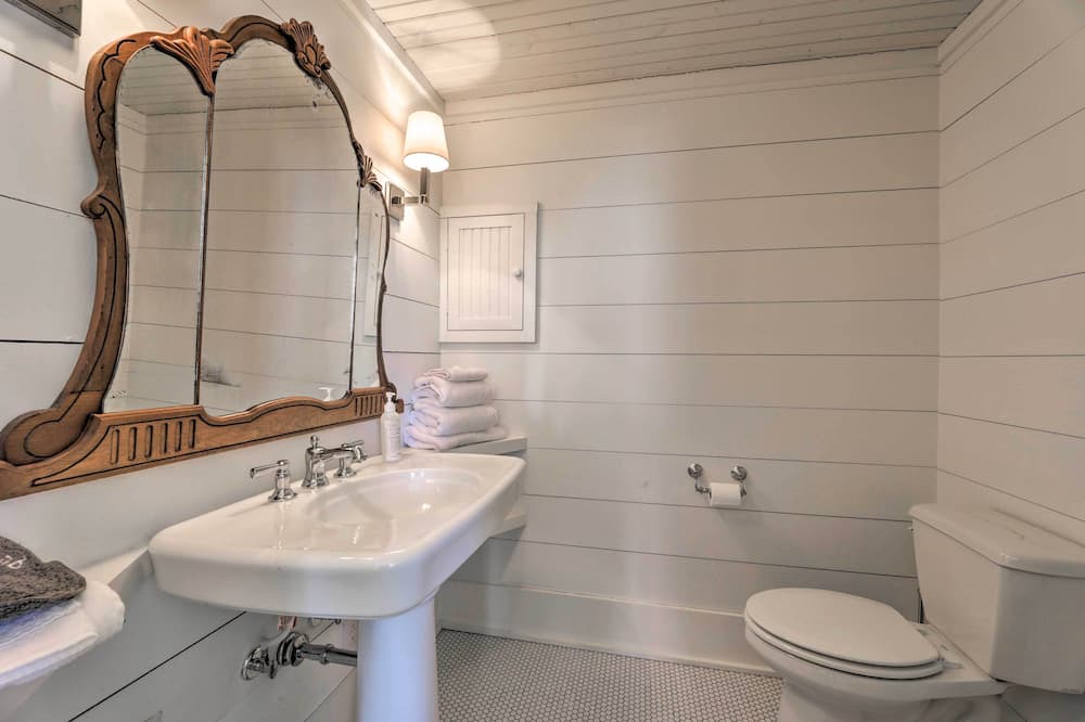 Photo of Bathroom in Monteagle