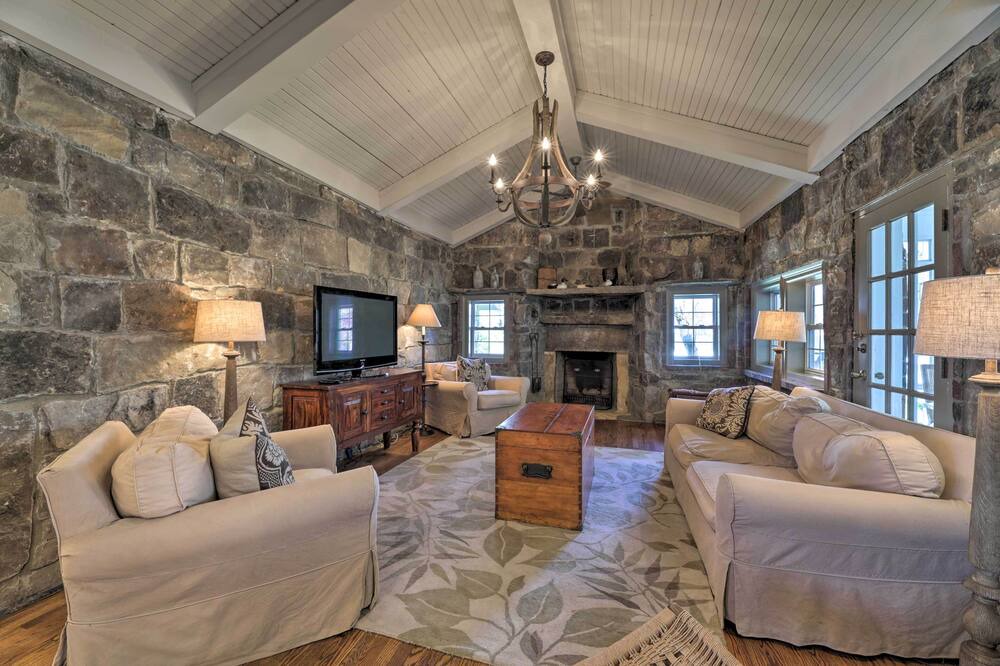 Photo of Livingroom in Monteagle