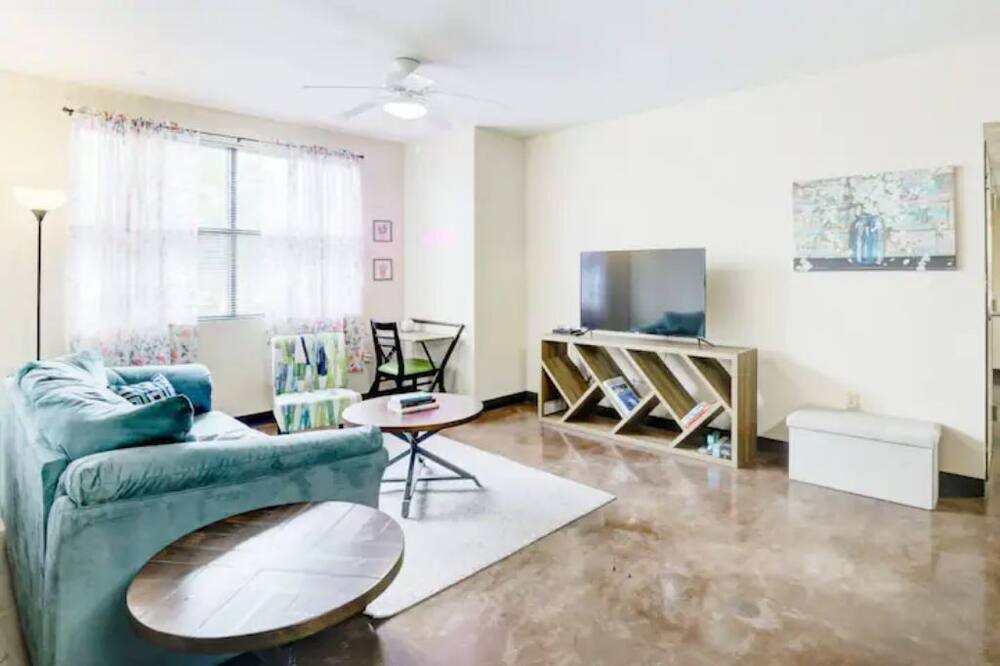 Photo of Livingroom in Midtown