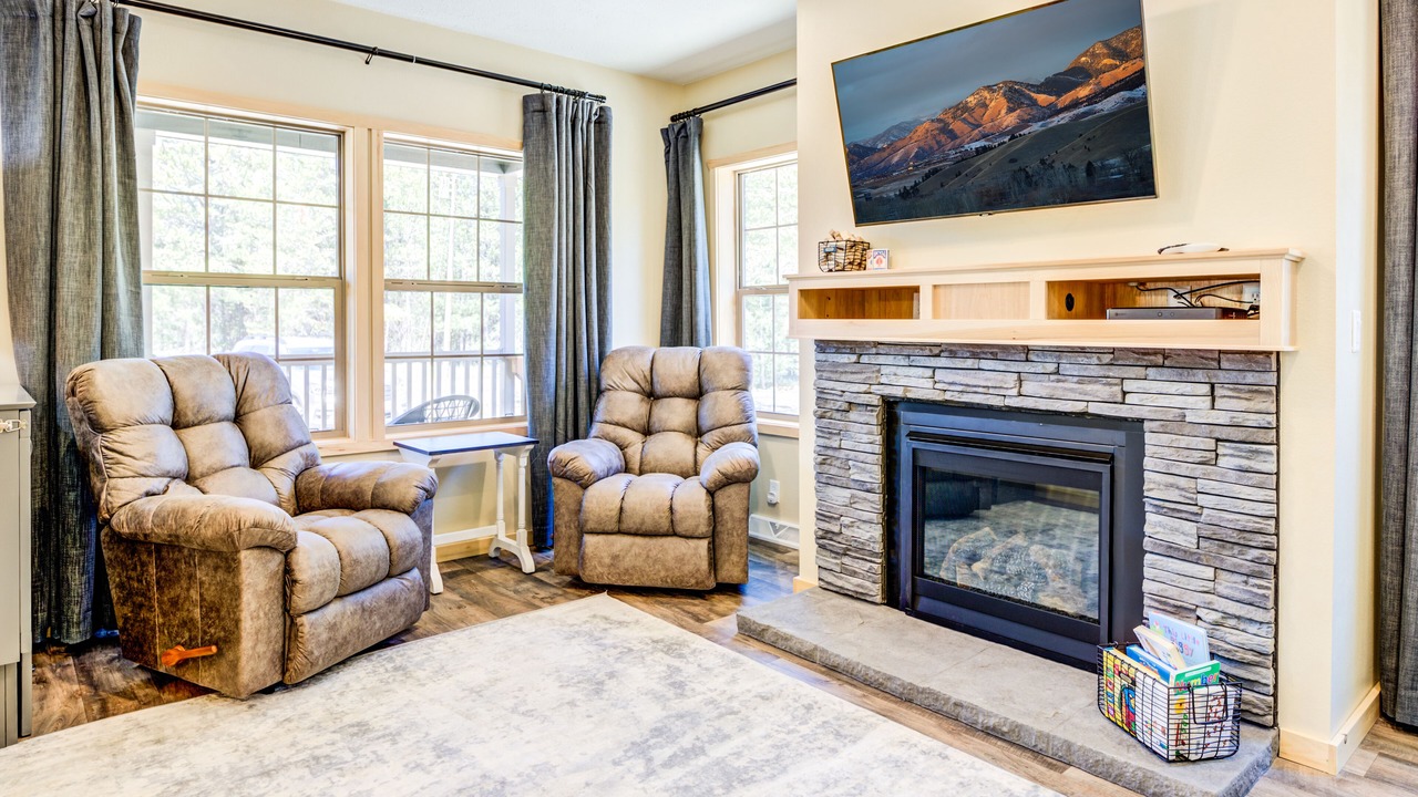 Photo of Livingroom in West Yellowstone