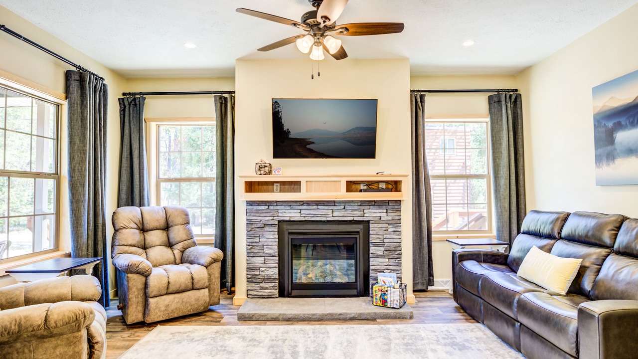Photo of Livingroom in West Yellowstone