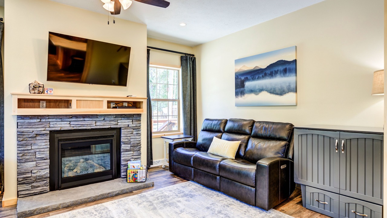 Photo of Livingroom in West Yellowstone
