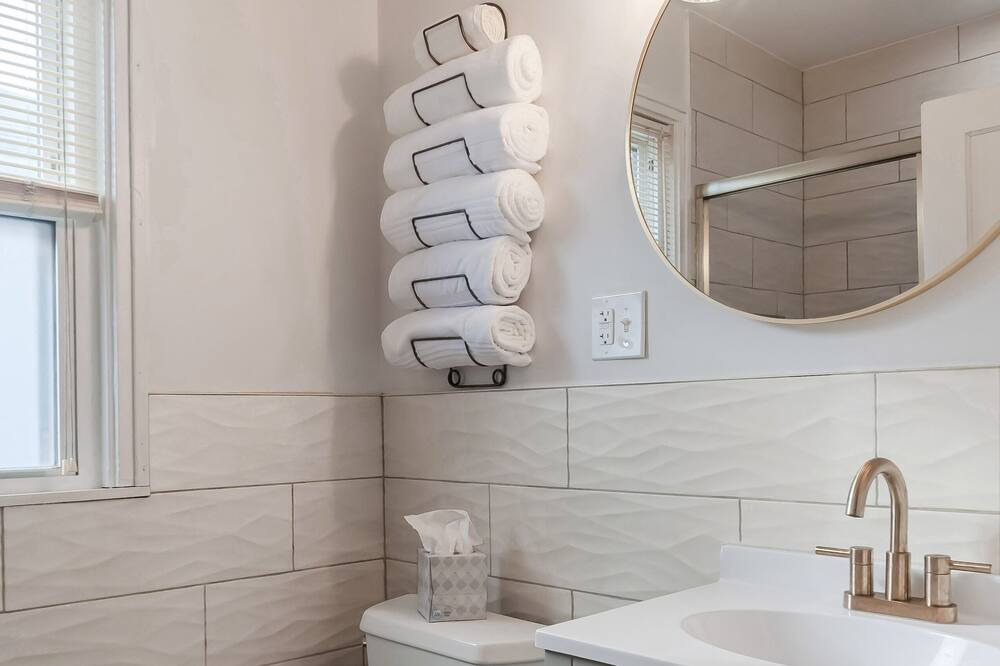 Photo of Bathroom in Warren