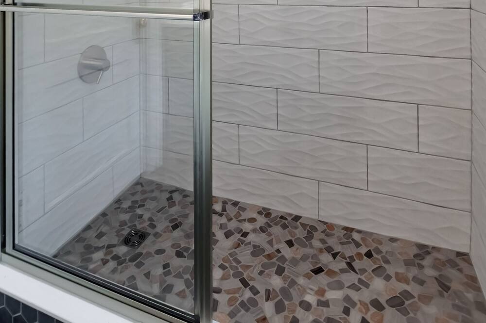Photo of Bathroom in Warren