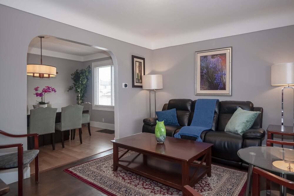 Photo of Livingroom in Warren