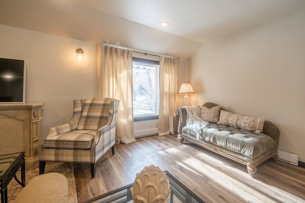 Photo of Livingroom in Livingston