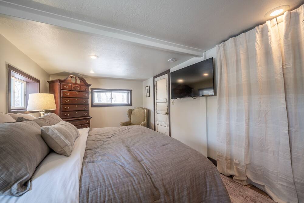 Photo of Bedroom in Livingston