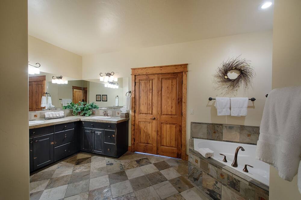 Photo of Bathroom in Donnelly