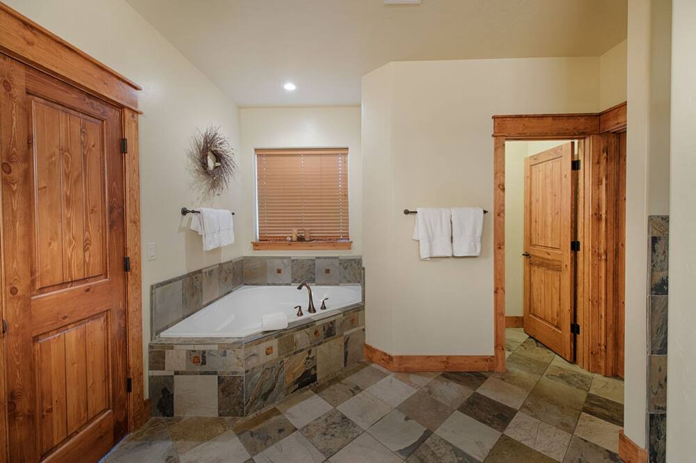 Photo of Bathroom in Donnelly