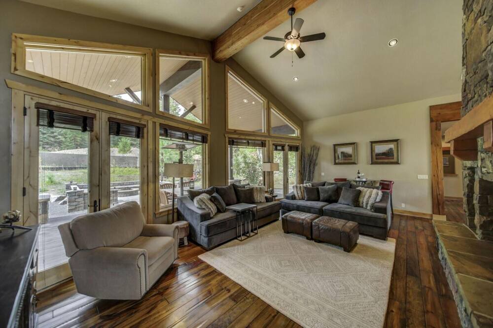 Photo of Livingroom in Tamarack