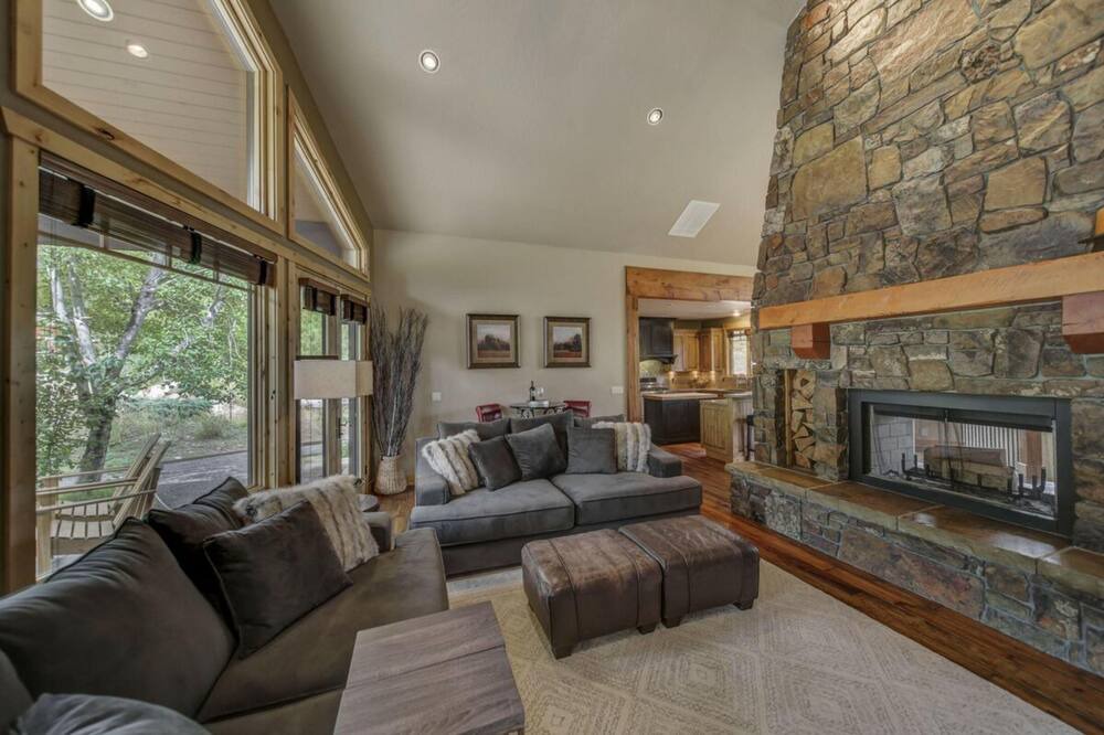Photo of Livingroom in Tamarack