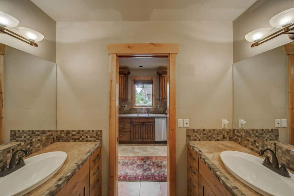 Photo of Bathroom in Tamarack