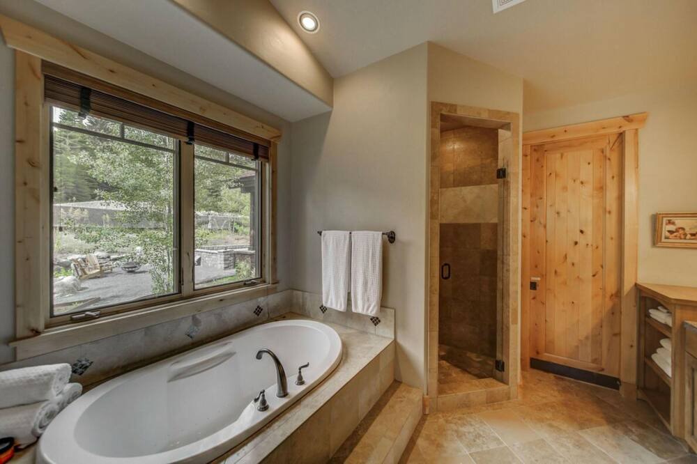 Photo of Bathroom in Tamarack