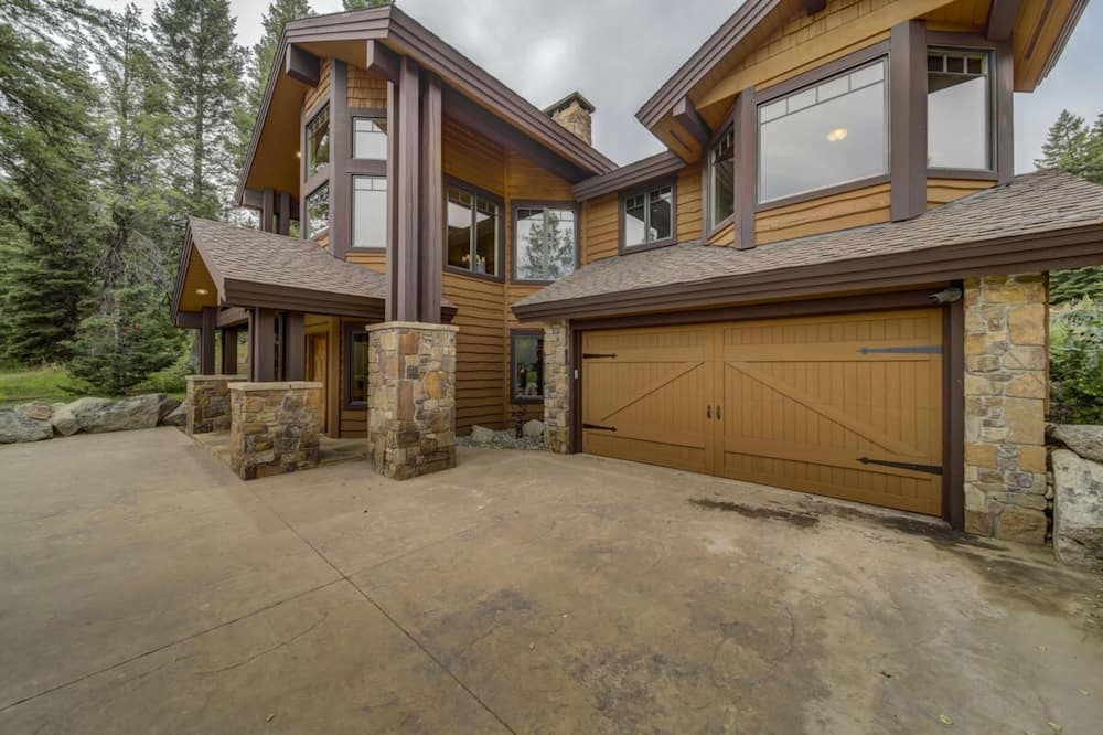Photo of Outdoor in Tamarack