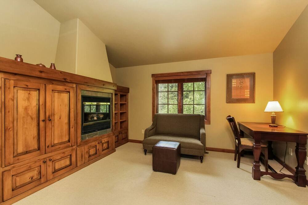 Photo of Livingroom in Tamarack