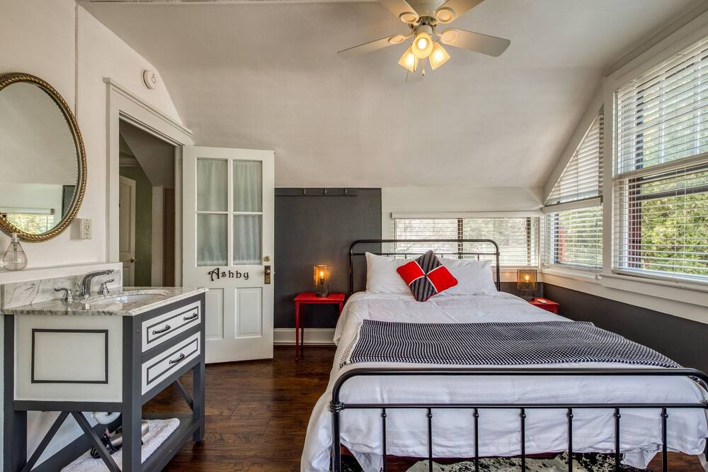 Photo of Bedroom in North End