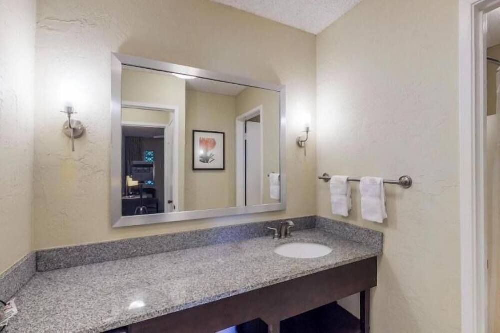 Photo of Bathroom in Wailua