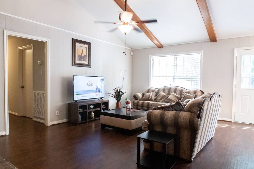 Photo of Livingroom in Briarforest