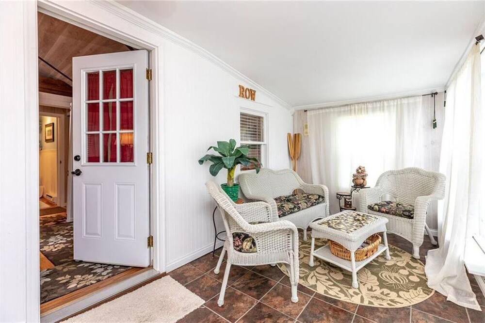 Photo of Livingroom in Russells Point