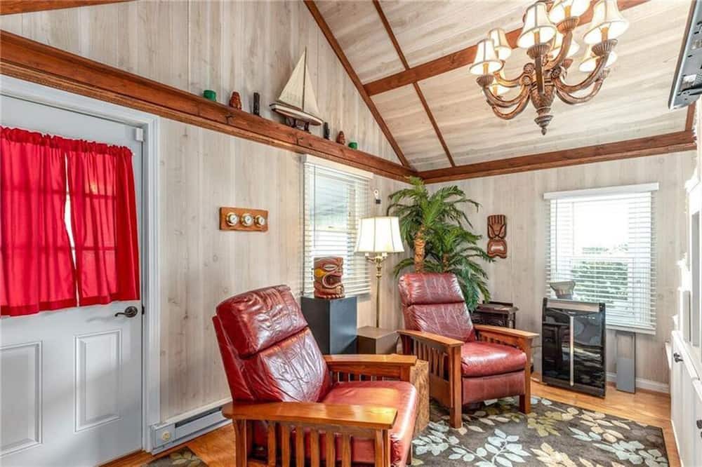 Photo of Livingroom in Russells Point