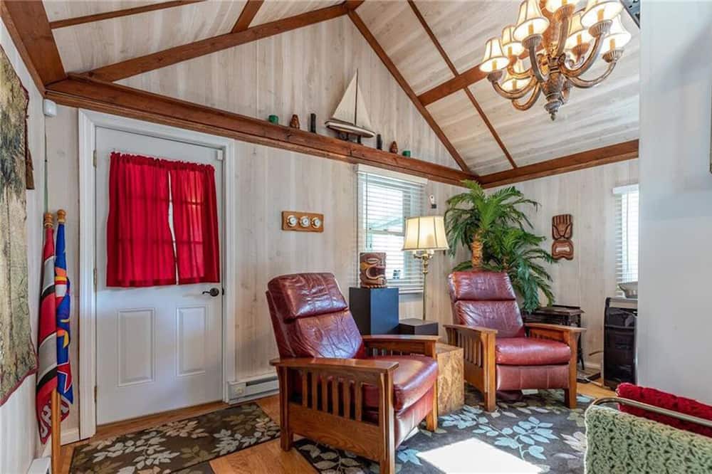 Photo of Livingroom in Russells Point