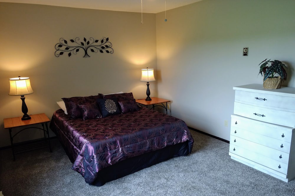 Photo of Bedroom in Elyria