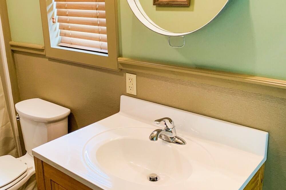 Photo of Bathroom in Edgefield