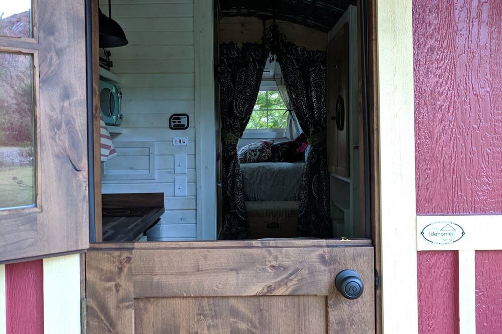 Photo of Bedroom in Salmon