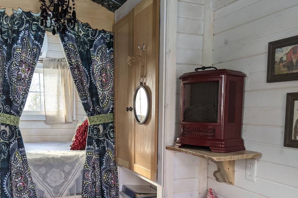 Photo of Bedroom in Salmon