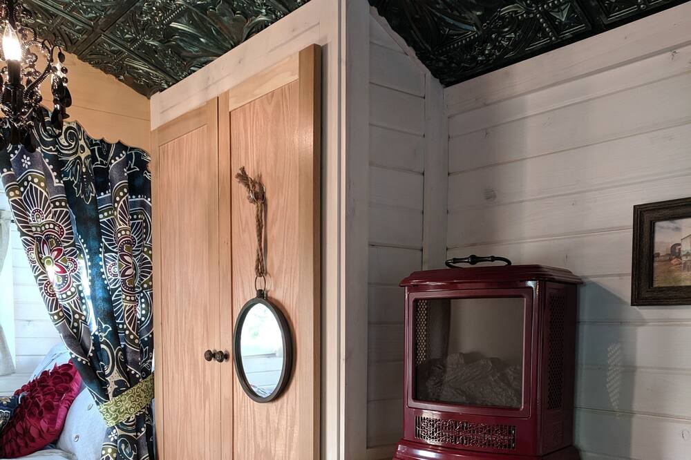 Photo of Bedroom in Salmon