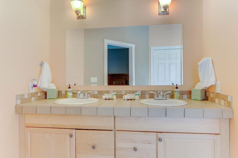 Photo of Bathroom in Orchard District