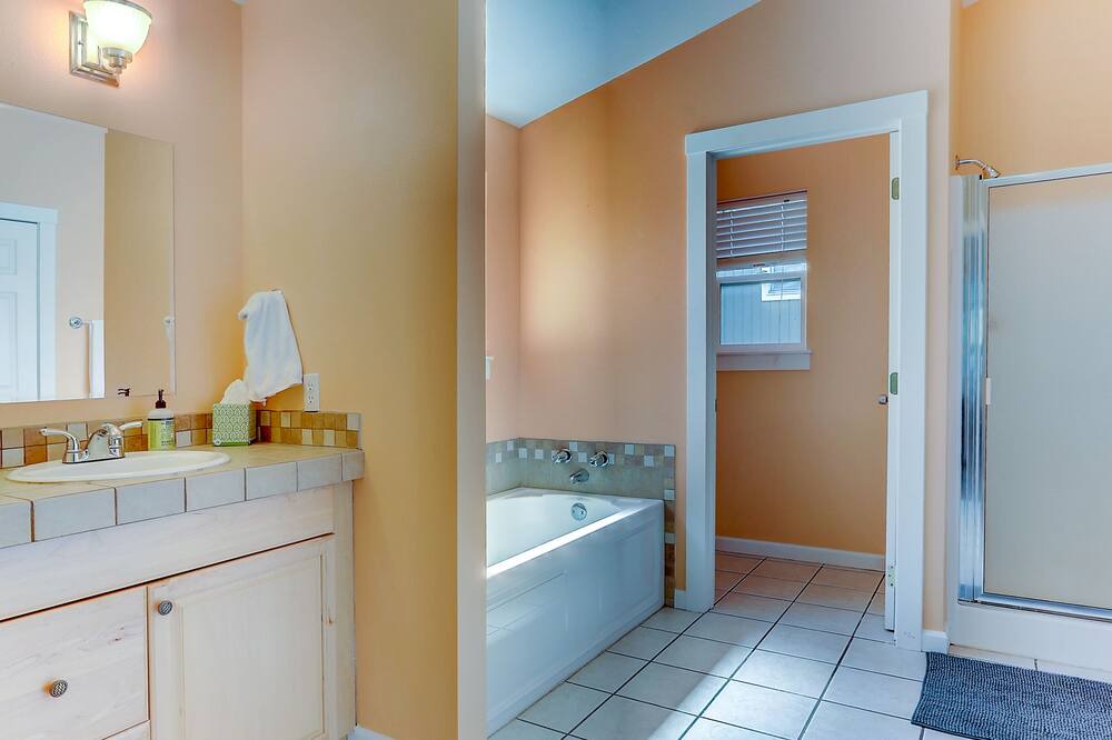 Photo of Bathroom in Orchard District