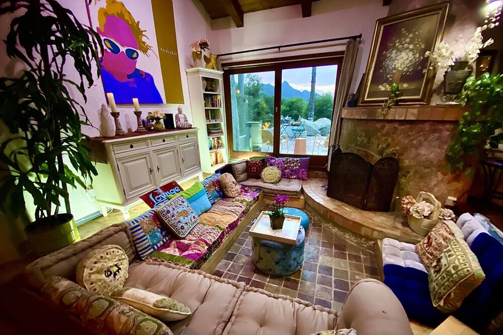 Photo of Livingroom in Calabasas