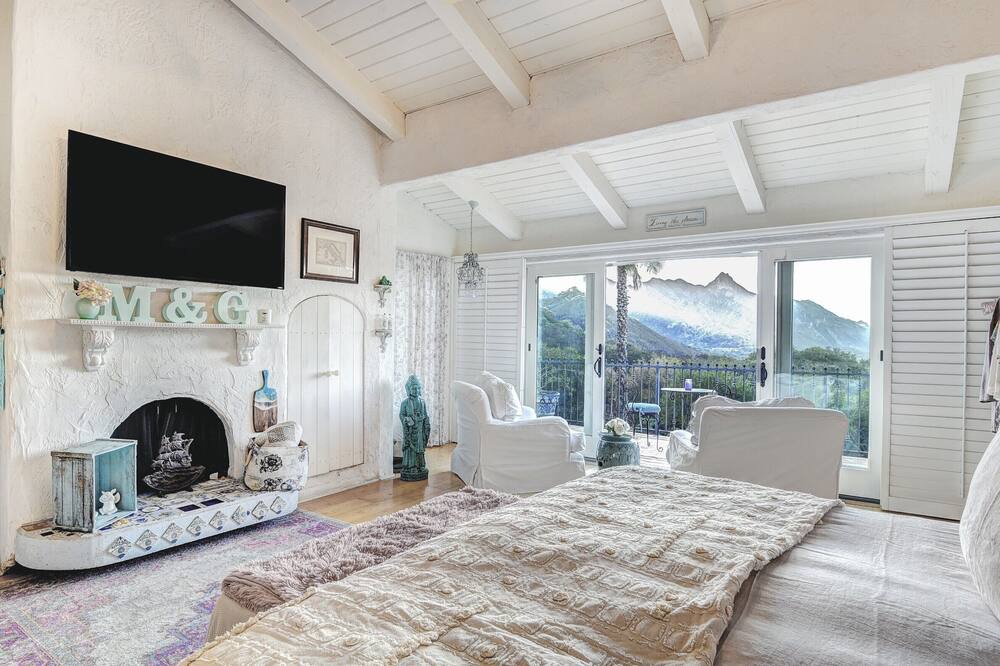 Photo of Livingroom in Calabasas