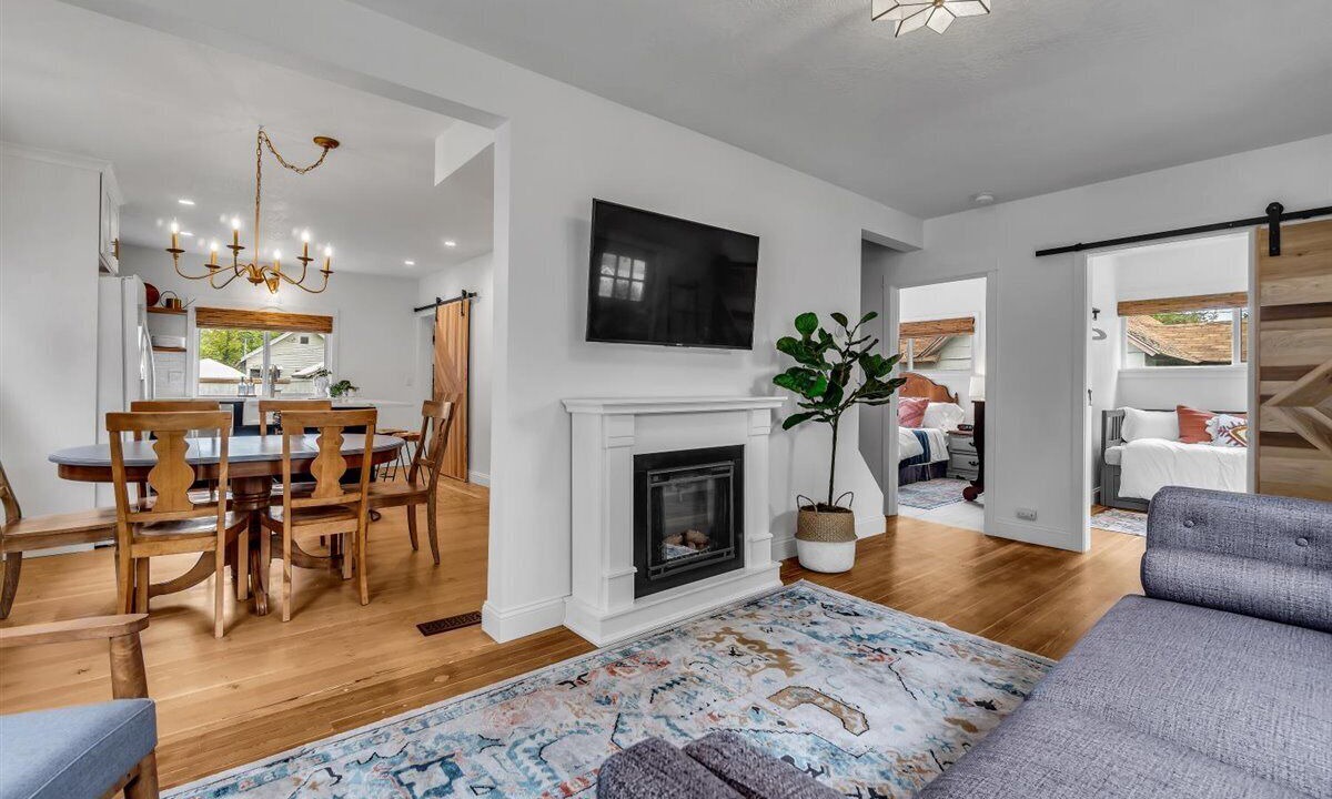 Photo of Livingroom in Garden District