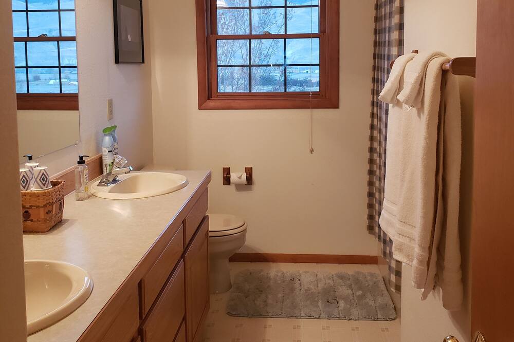 Photo of Bathroom in Carmen
