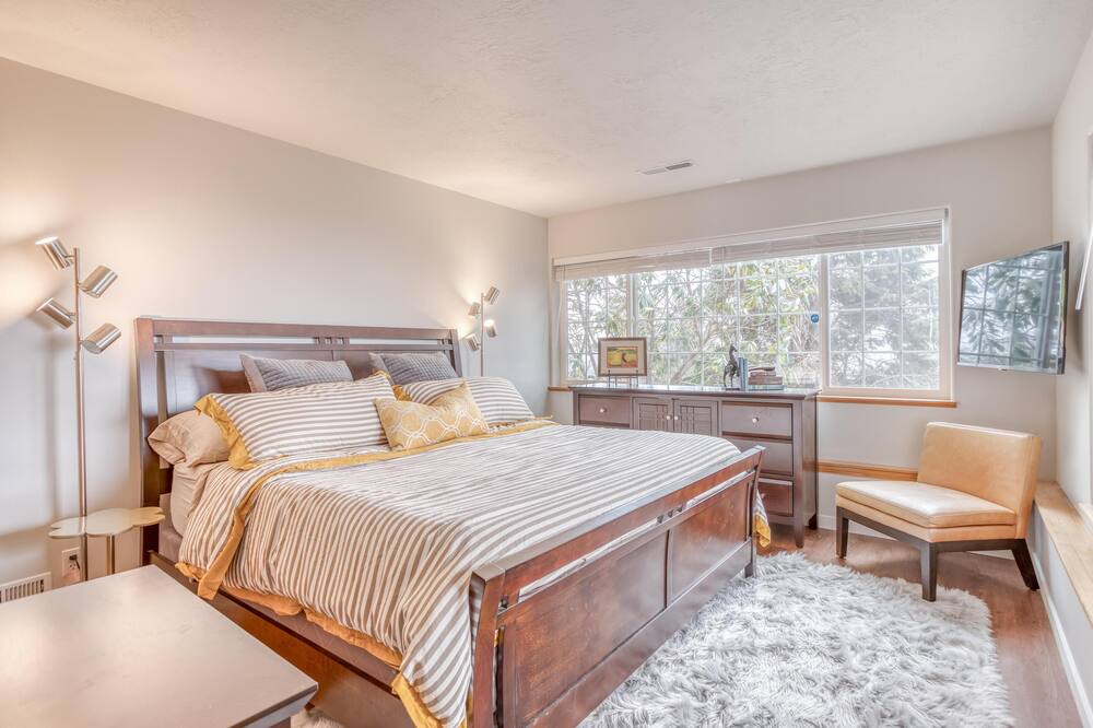 Photo of Bedroom in Neskowin