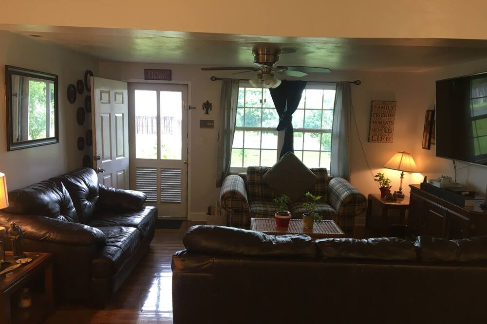 Photo of Livingroom in Prosperity Church Road