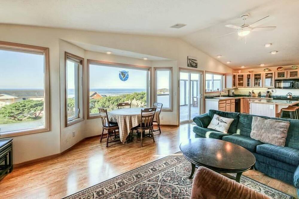 Photo of Livingroom in Sandpiper Village