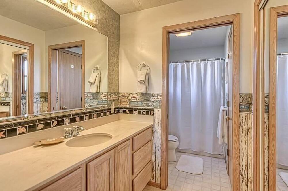 Photo of Bathroom in Sandpiper Village