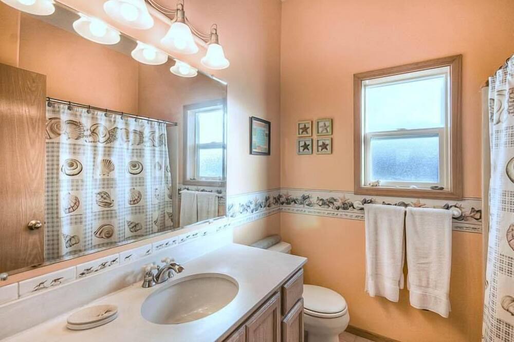 Photo of Bathroom in Sandpiper Village