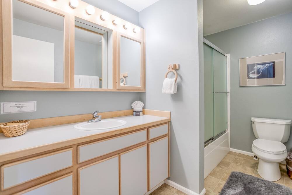 Photo of Bathroom in Neskowin