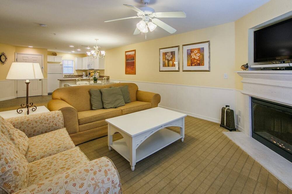 Photo of Bedroom in Canyon Lake