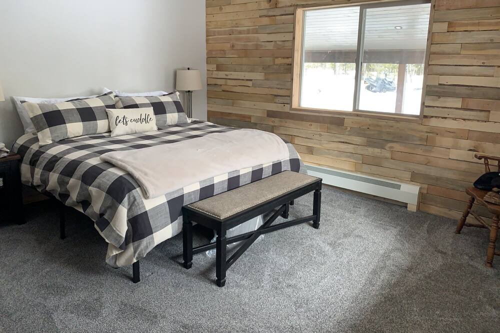 Photo of Bedroom in Island Park