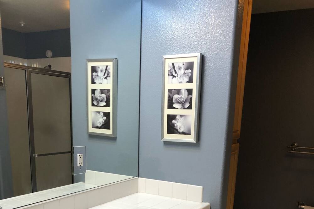 Photo of Bathroom in Pacific Terrace