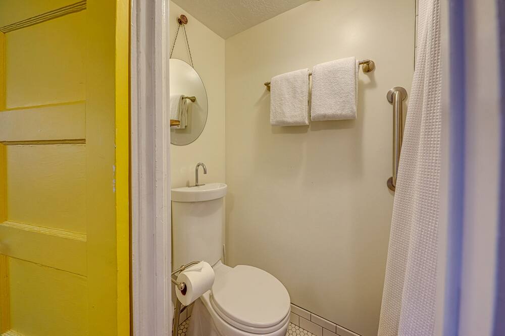 Photo of Bathroom in Depot Bench