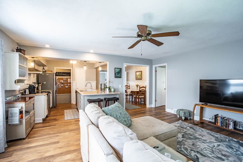 Photo of Livingroom in Maumee
