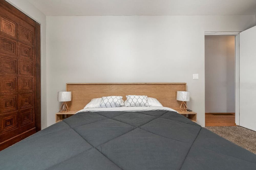 Photo of Bedroom in Sunset Cliffs
