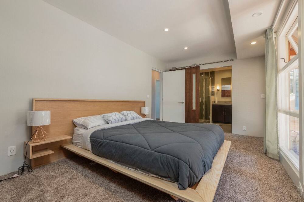 Photo of Bedroom in Sunset Cliffs